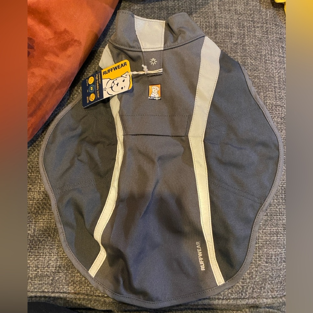 RuffWear LumenGlow High-Visibility Dog Jacket in Gray. Reflective. XS NWT
